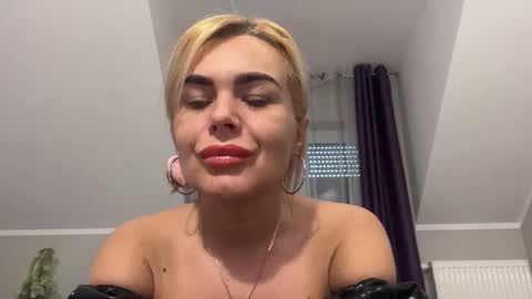 Snapshot of jenny_play1 chatting on January 23, 8:36 am Jenny online show from January 23, 8:36 am