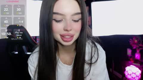 Snapshot of jessie_johns chatting on February 25, 3:42 pm jessie_johns online show from February 25, 3:42 pm