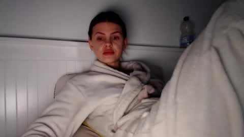 Snapshot of jessiexryan chatting on February 19, 5:05 am jessieryan online show from February 19, 5:05 am