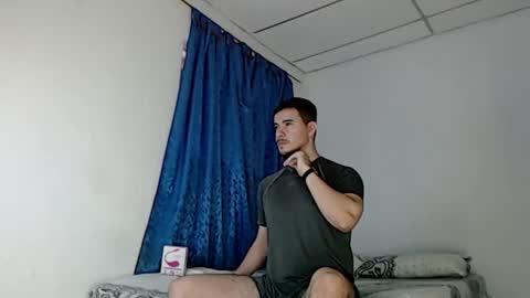 Snapshot of jeycob_happy97 chatting on February 25, 10:09 pm Juan David online show from February 25, 10:09 pm