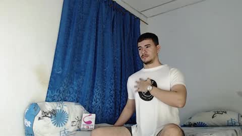 Snapshot of jeycob_happy97 chatting on February 4, 10:54 am Juan David online show from February 4, 10:54 am