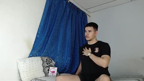Snapshot of jeycob_happy97 chatting on February 8, 11:12 am Juan David online show from February 8, 11:12 am