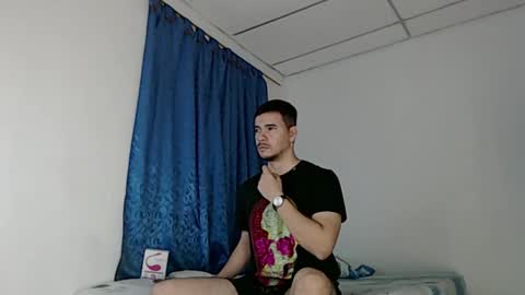 Snapshot of jeycob_happy97 chatting on February 22, 11:13 am Juan David online show from February 22, 11:13 am