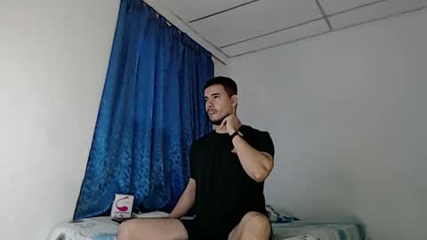 Snapshot of jeycob_happy97 chatting on February 23, 12:05 pm Juan David online show from February 23, 12:05 pm