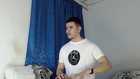 Snapshot of jeycob_happy97 chatting on December 24, 10:33 am Juan David online show from December 24, 10:33 am