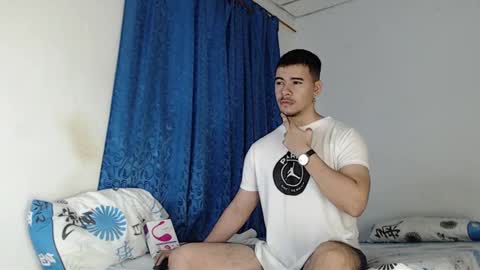 Snapshot of jeycob_happy97 chatting on January 4, 11:33 am Juan David online show from January 4, 11:33 am