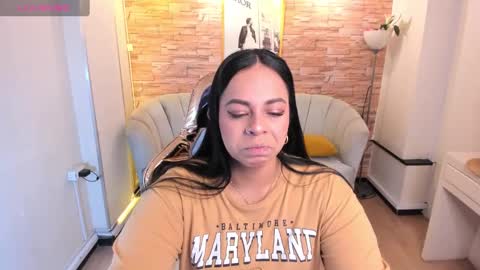 Snapshot of jimena_b chatting on February 21, 3:34 am jimena online show from February 21, 3:34 am