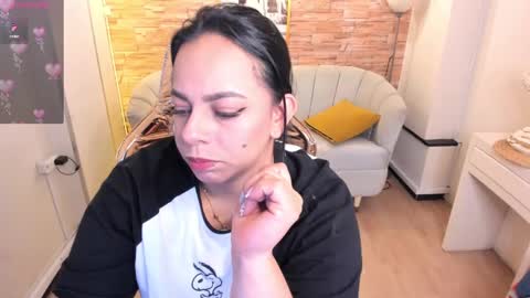 Snapshot of jimena_b chatting on February 20, 3:23 am jimena online show from February 20, 3:23 am