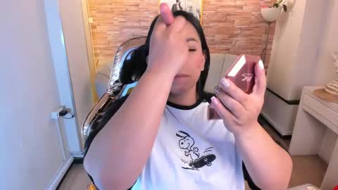 Snapshot of jimena_b chatting on February 25, 3:20 am jimena online show from February 25, 3:20 am