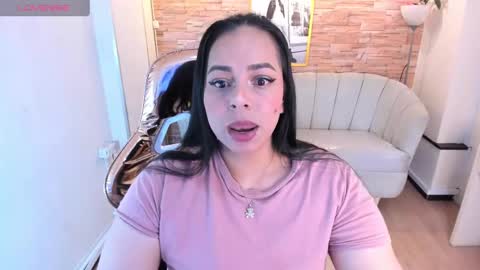 Snapshot of jimena_b chatting on February 12, 3:40 am jimena online show from February 12, 3:40 am