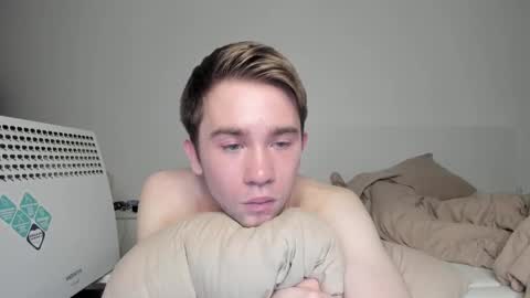 Snapshot of jimyti_bad_boy chatting on February 10, 9:36 pm jimyti_bad_boy online show from February 10, 9:36 pm