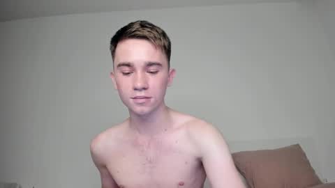 Snapshot of jimyti_bad_boy chatting on February 22, 10:31 pm jimyti_bad_boy online show from February 22, 10:31 pm