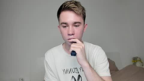 Snapshot of jimyti_bad_boy chatting on March 4, 2:06 am jimyti_bad_boy online show from March 4, 2:06 am