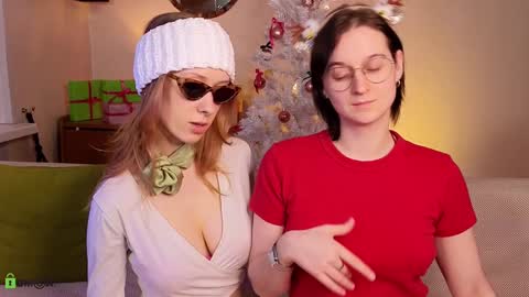 Hey Guys We are Julia ginger  Tina brunette online show from December 20, 5:08 pm