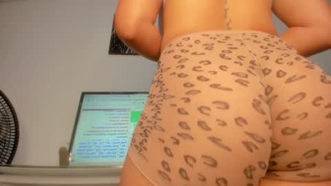 Snapshot of joanyo_brown chatting on January 6, 4:58 am joanyo_brown online show from January 6, 4:58 am