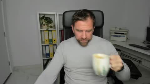 Snapshot of johnnydough82 chatting on December 8, 4:55 am johnnydough82 online show from December 8, 4:55 am