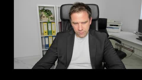 Snapshot of johnnydough82 chatting on December 21, 1:42 pm johnnydough82 online show from December 21, 1:42 pm
