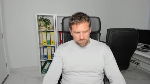 Snapshot of johnnydough82 chatting on December 4, 7:55 am johnnydough82 online show from December 4, 7:55 am