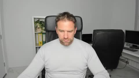 Snapshot of johnnydough82 chatting on December 3, 5:04 am johnnydough82 online show from December 3, 5:04 am