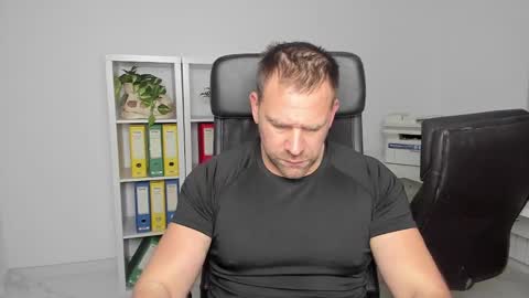 Snapshot of johnnydough82 chatting on December 28, 5:02 am johnnydough82 online show from December 28, 5:02 am