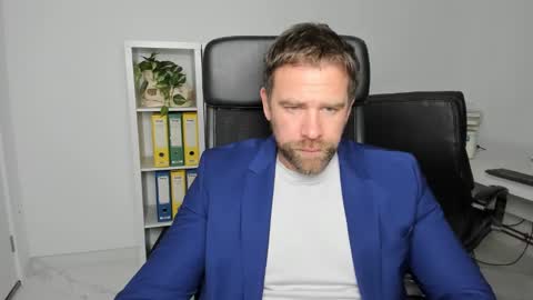Snapshot of johnnydough82 chatting on December 15, 5:23 am johnnydough82 online show from December 15, 5:23 am