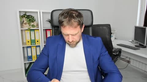 Snapshot of johnnydough82 chatting on December 13, 8:41 am johnnydough82 online show from December 13, 8:41 am