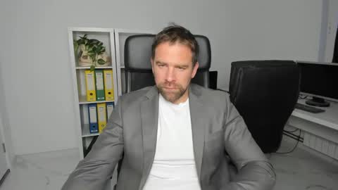 Snapshot of johnnydough82 chatting on December 6, 6:09 am johnnydough82 online show from December 6, 6:09 am