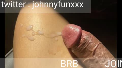 Snapshot of johnnyfun_xxx chatting on September 23, 3:33 am Johnnystrongarms online show from September 23, 3:33 am
