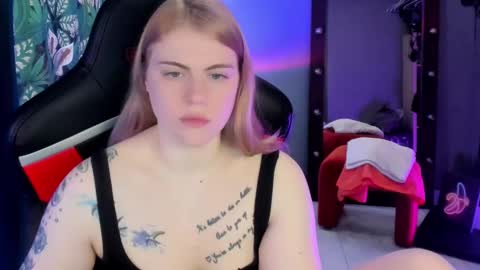 Snapshot of jolly_doll_ chatting on February 27, 8:13 am Jolly online show from February 27, 8:13 am