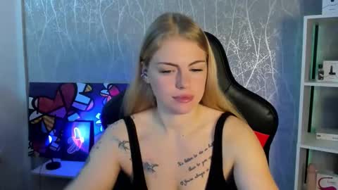 Snapshot of jolly_doll_ chatting on September 22, 2:26 am Jolly online show from September 22, 2:26 am