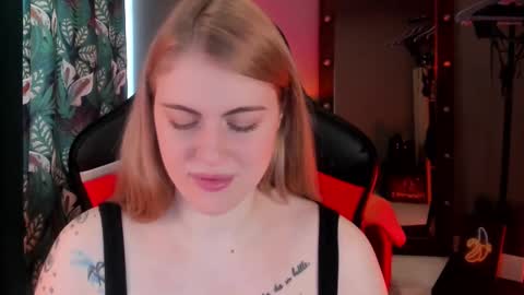 Snapshot of jolly_doll_ chatting on March 10, 7:11 am Jolly online show from March 10, 7:11 am