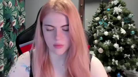 Snapshot of jolly_doll_ chatting on December 28, 2:43 am Jolly online show from December 28, 2:43 am