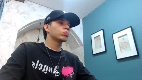 Jonathan online show from December 17, 11:49 am