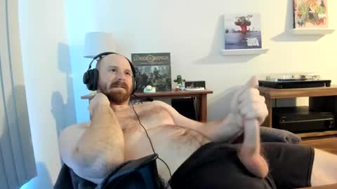 Snapshot of jonnlulz chatting on December 7, 11:29 pm Jon online show from December 7, 11:29 pm