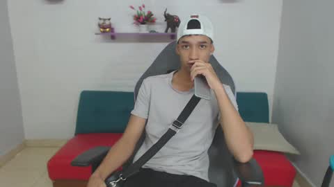 Snapshot of jose_sexycumm chatting on February 18, 7:19 pm jose_sexycumm online show from February 18, 7:19 pm