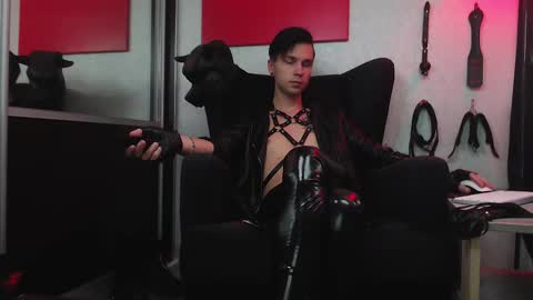 Snapshot of joseph__quinn chatting on February 20, 9:00 am Master Joseph online show from February 20, 9:00 am