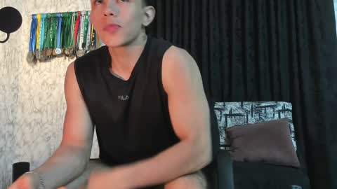 Snapshot of joulianogreco1 chatting on February 6, 1:38 am Im Jouliano online show from February 6, 1:38 am