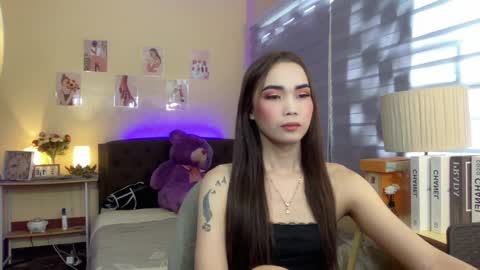 Snapshot of judiella chatting on December 18, 2:21 am EloiseMoree online show from December 18, 2:21 am