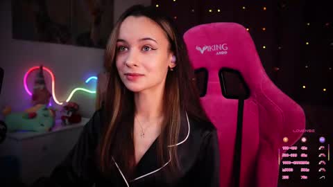 Snapshot of juicy___angel chatting on March 4, 9:11 pm Angelina online show from March 4, 9:11 pm