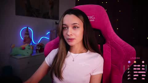 Snapshot of juicy___angel chatting on February 18, 8:03 pm Angelina online show from February 18, 8:03 pm