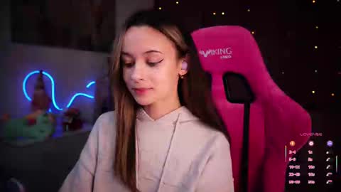Snapshot of juicy___angel chatting on February 22, 9:26 pm Angelina online show from February 22, 9:26 pm