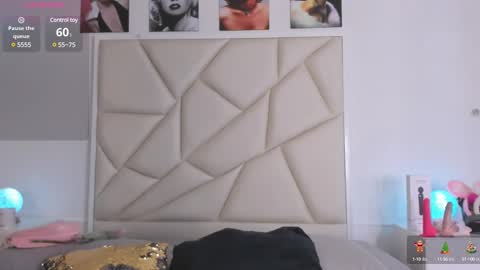 juleejoel online show from March 8, 8:46 pm