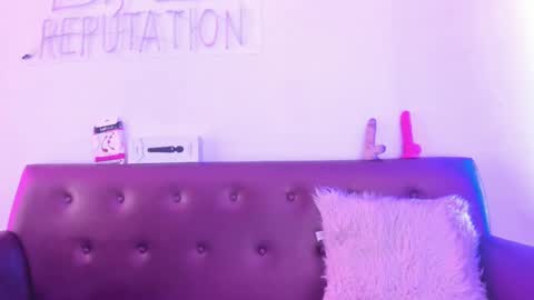 juleejoel online show from February 24, 11:09 pm