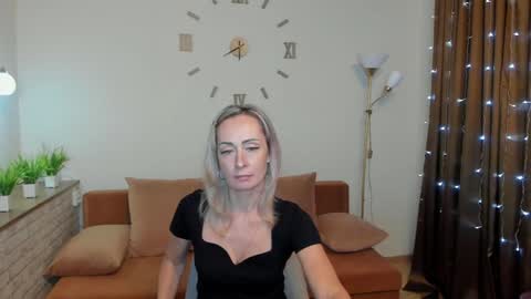 julia__cherry_ online show from January 7, 4:18 am