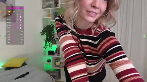 Snapshot of julia_cute_ chatting on January 16, 5:23 pm Cute online show from January 16, 5:23 pm