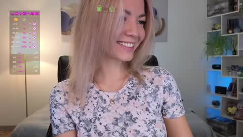 Snapshot of julia_cute_ chatting on January 28, 1:38 pm Cute online show from January 28, 1:38 pm