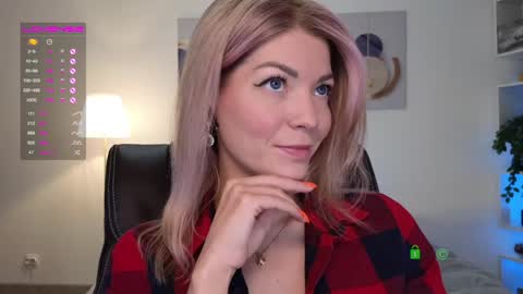 Snapshot of julia_cute_ chatting on January 22, 5:38 pm Cute online show from January 22, 5:38 pm