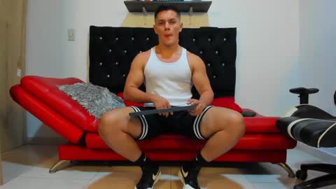 Snapshot of julian_wallace chatting on February 21, 4:37 pm julian_wallace online show from February 21, 4:37 pm