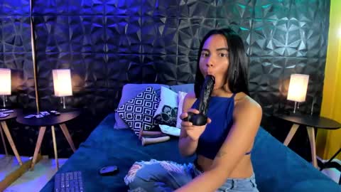 Snapshot of julie_coper chatting on January 30, 7:37 pm julie coper online show from January 30, 7:37 pm
