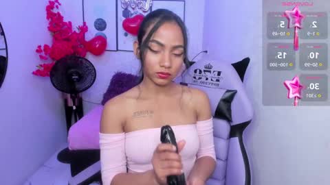 Snapshot of julie_coper chatting on March 3, 8:11 pm julie coper online show from March 3, 8:11 pm